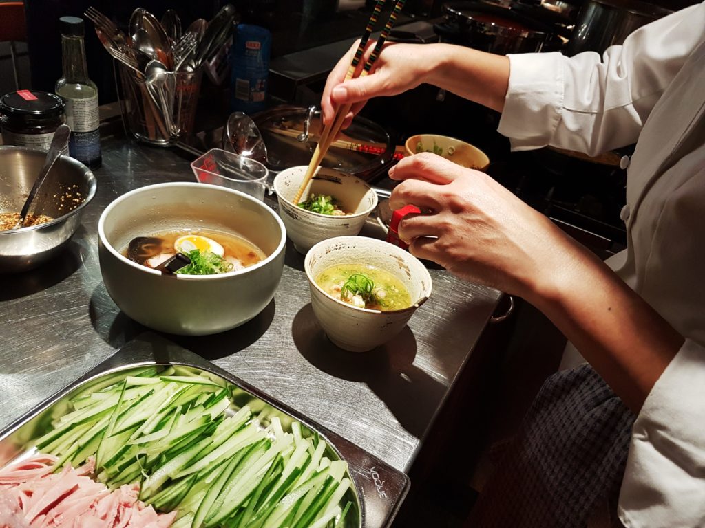 preparing broth at Sozai cooking school 