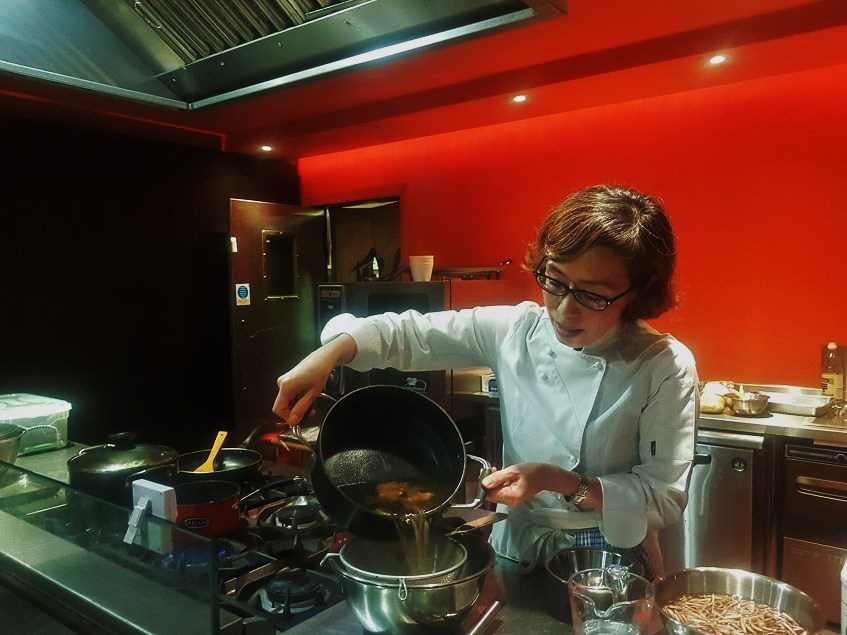 preparing black cod miso at sozai cooking school
